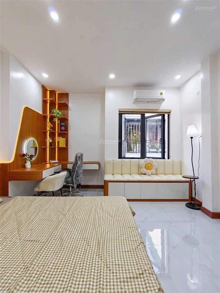 Hiếm láng hạ , nhà mới ,vài bước chân ra phố ,ngõ rộng, dt 42m2 5tầng