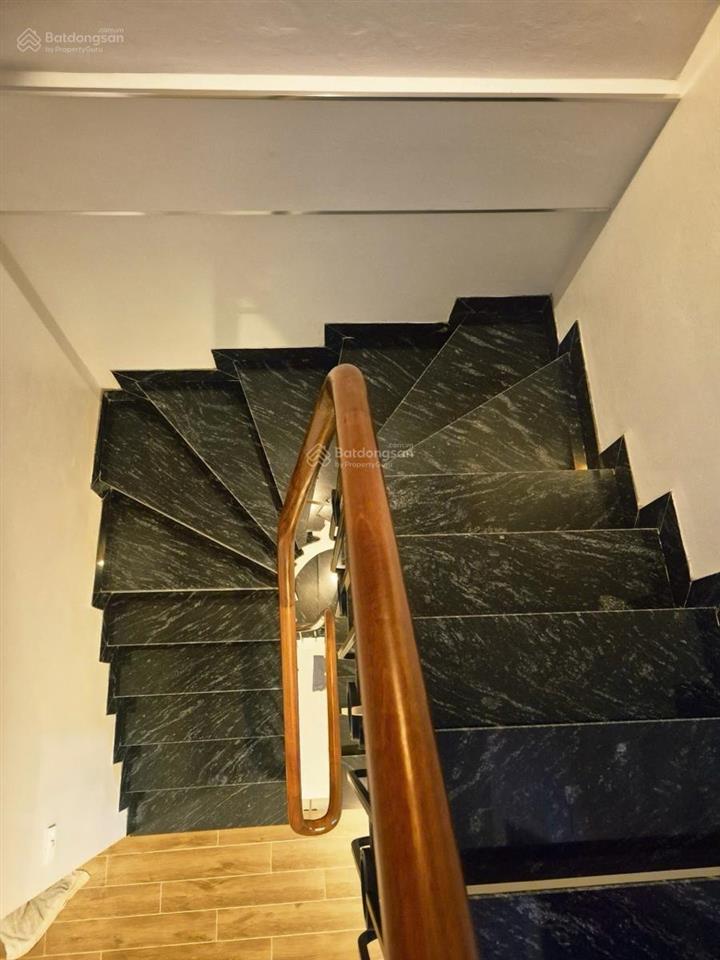 Nhà hiếm giảng võ ,kinh doanh, 2 thoáng,sát mặt phố ,dt 50 m2 5tầng.