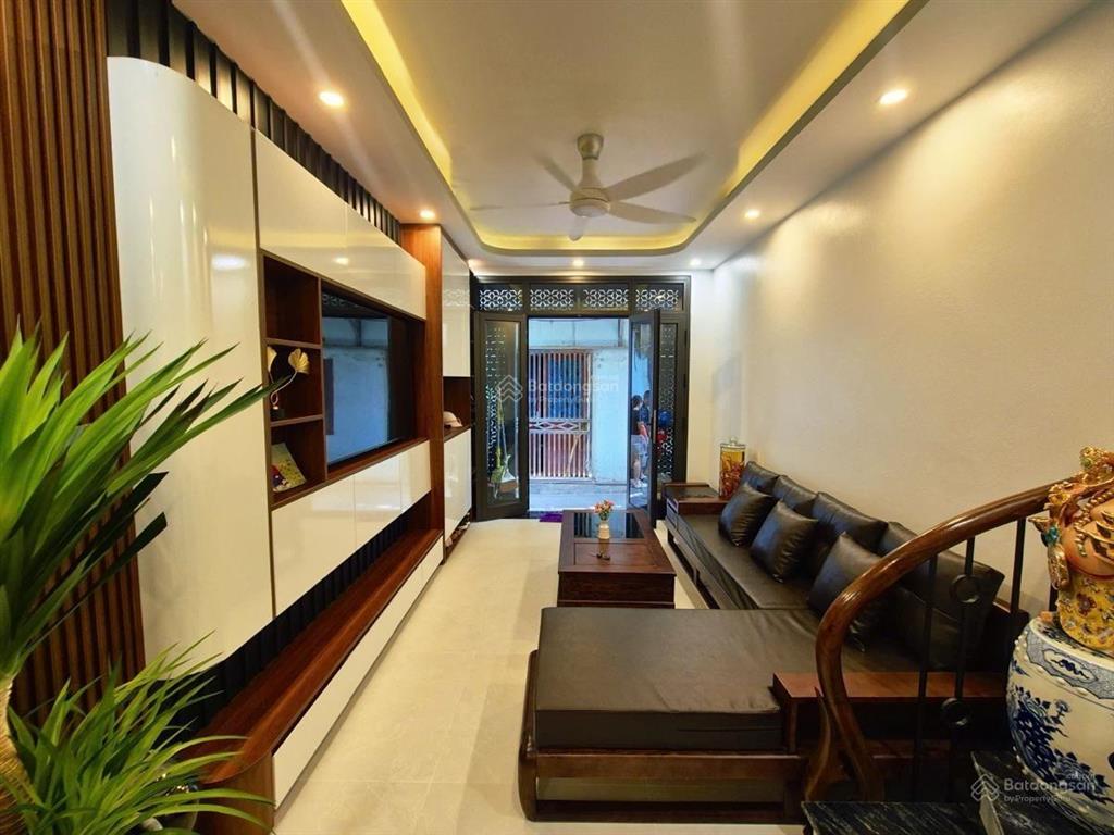 Nhà hiếm giảng võ ,kinh doanh, 2 thoáng,sát mặt phố ,dt 50 m2 5tầng.