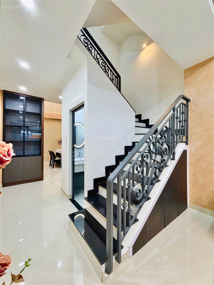 Khó tìm! nhà pháo đài láng, ô tô gần, thang máy xịn, ngõ nông, mới đẹp ở ngay, sân xe riêng, dt 40m