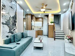 Hàng hiếm đường láng ngõ ba gác, nhà mới xây, dt 39m2*5tầng. cách ô tô chỉ 30m