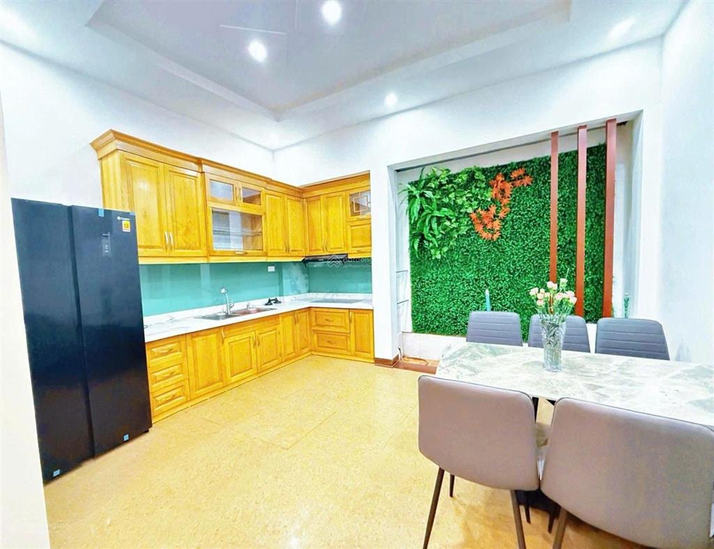 Có 102 phố thịnh quang 2 thoáng,nhà mới,full nội thât ngõxe ba gác ,dt 40m2 5tầng.