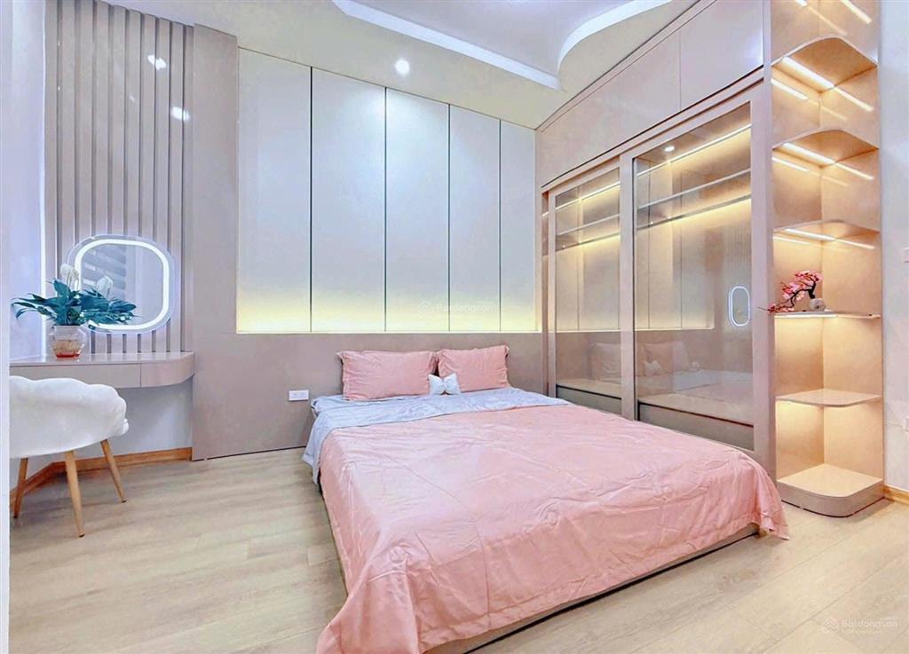 Siêu hiếm nhà đẹp phố thịnh quang lô góc 3 mặt thoáng nhà mới nội thất đấy đủ dt 35m5t