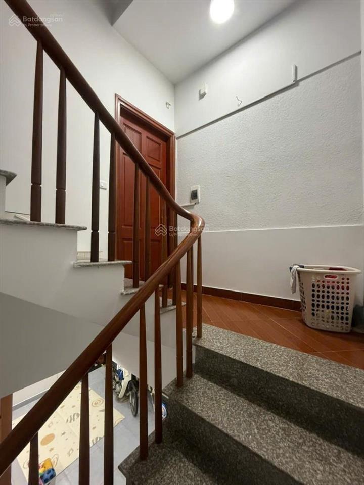 Hoa hậu phố hoàng cầu nhà 2 mặt thoáng mới xây ngõ thông xe 3 gác dt 36m5t nội thất xịn sò