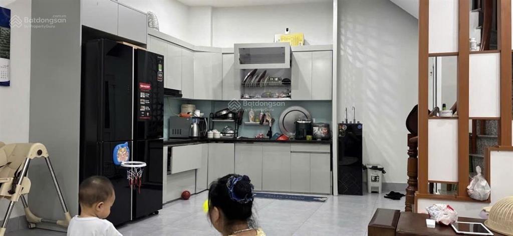 Hoa hậu phố hoàng cầu nhà 2 mặt thoáng mới xây ngõ thông xe 3 gác dt 36m5t nội thất xịn sò