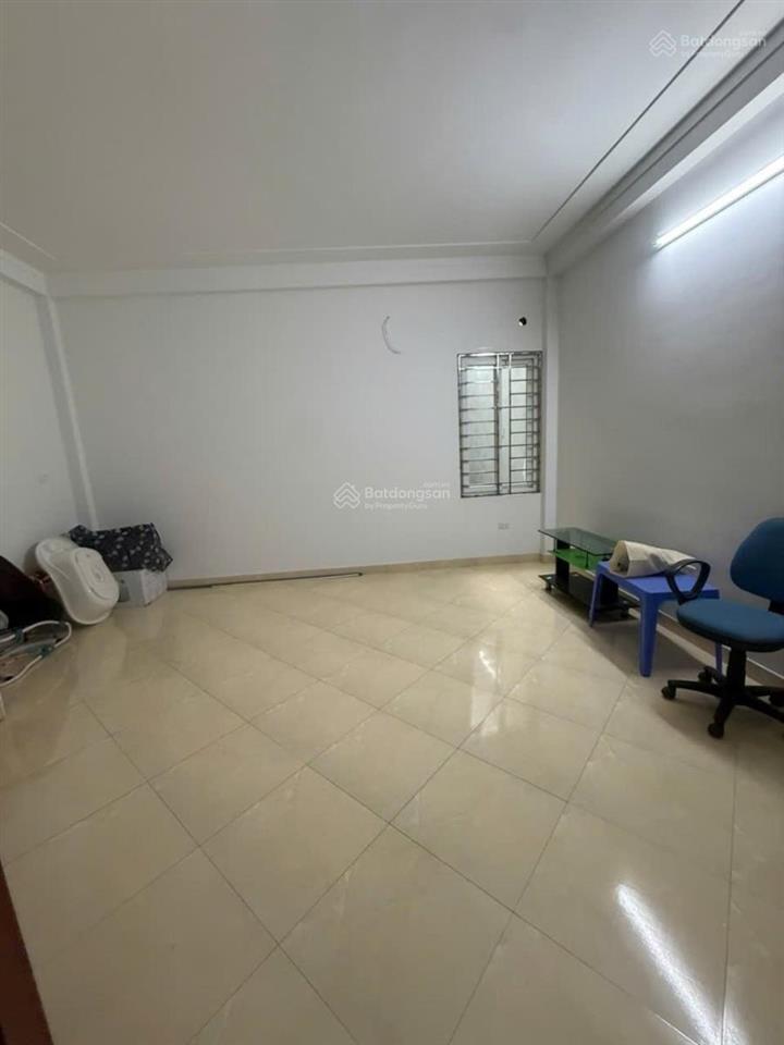 Hoa hậu phố hoàng cầu nhà 2 mặt thoáng mới xây ngõ thông xe 3 gác dt 36m5t nội thất xịn sò