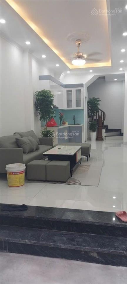 Chính chủ gửi bán nhà phố thái thịnh 38m*5t ,ngõ xe 3 gác nhà mới đầy đủ nội thất