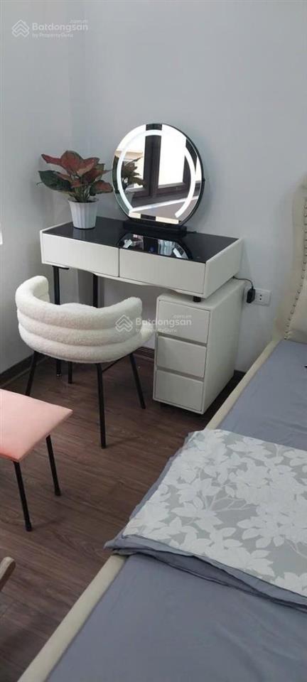 Chính chủ gửi bán nhà phố thái thịnh 38m*5t ,ngõ xe 3 gác nhà mới đầy đủ nội thất