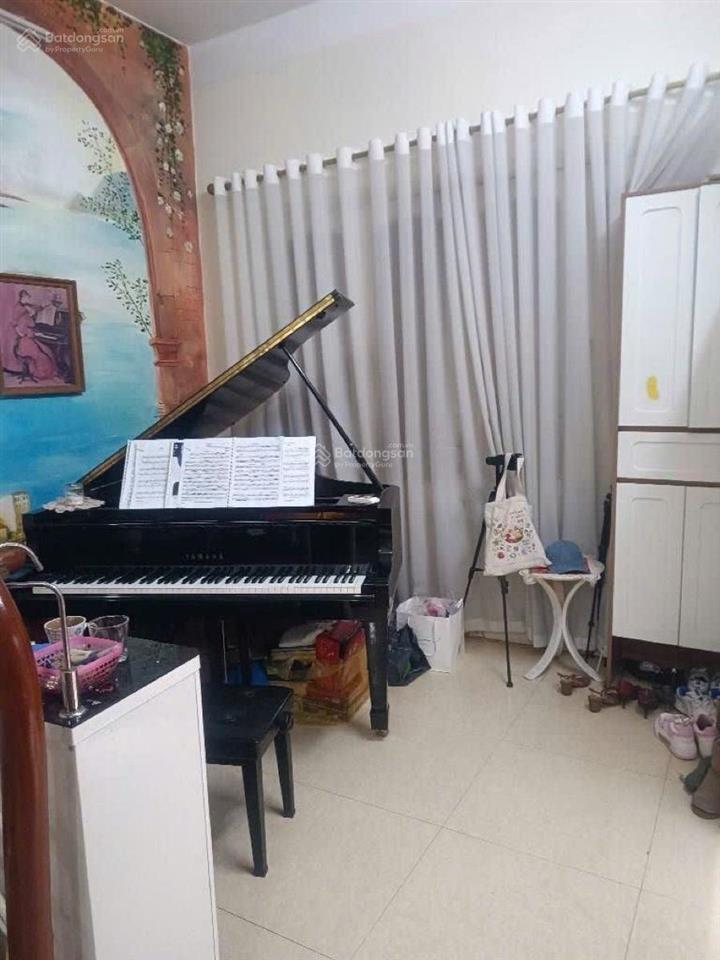 Nhà hiếm phố nguyễn lương bằng ,nhà dân xây chắc chắn 25m ra mặt phố .có sân rộng để xe .5t*3n