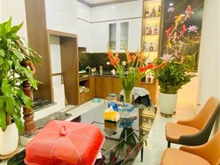 Siêu hiếm nhà đẹp phố thịnh quang nhà 2 thoáng ngõ 3 gác ,cách ô tô 30m ,nhà mới khung cột chắc