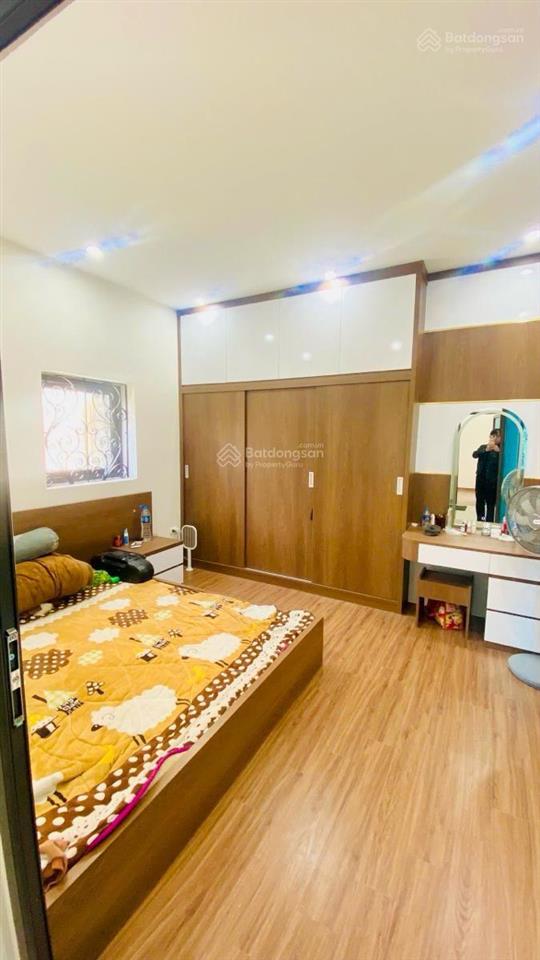 Siêu hiếm nhà đẹp phố thịnh quang nhà 2 thoáng ngõ 3 gác ,cách ô tô 30m ,nhà mới khung cột chắc
