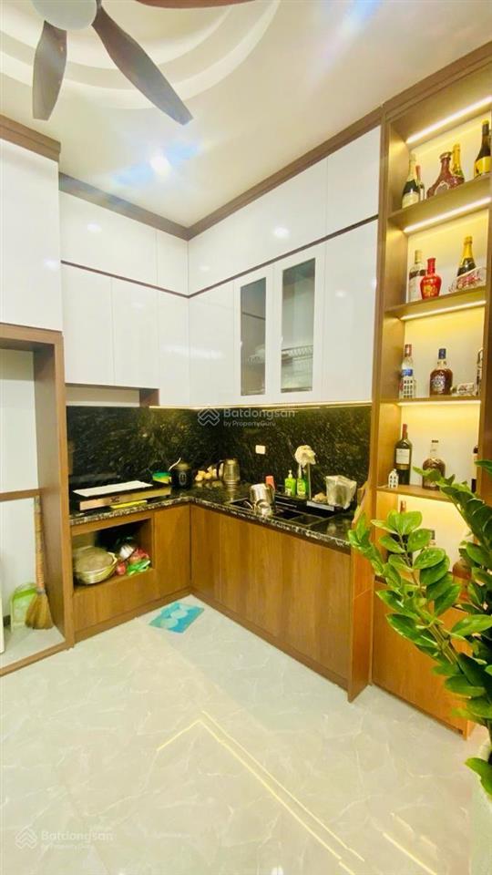 Siêu hiếm nhà đẹp phố thịnh quang nhà 2 thoáng ngõ 3 gác ,cách ô tô 30m ,nhà mới khung cột chắc