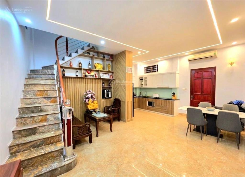 Hàng hiếm phố thịnh quang, nhà mới ngõ thông, 2 thoáng cách ô tô 25m dt 42m*5t