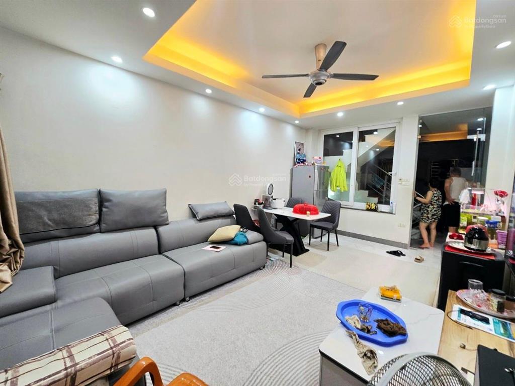 Víp phố thái thịnh nhà 2 thoáng ,ngõ thông kinh doanh, khu phố sầm uất dt 38*5t