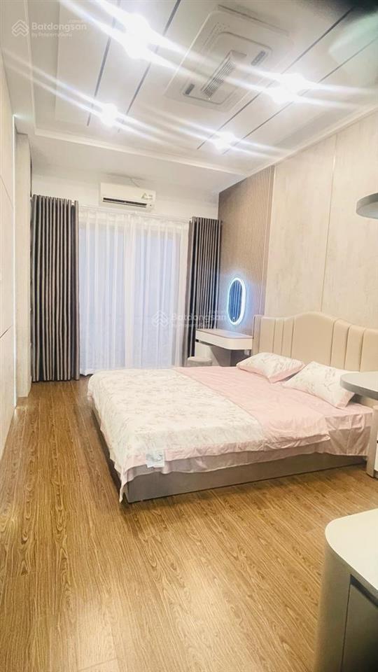 Chị gái nhờ bán hộ nhà phố hào nam, không quy hoạch lô góc 2 thoáng nhà dân xây 41m*5t
