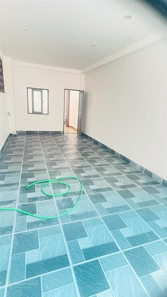 Chị gái nhờ bán hộ nhà phố hào nam, không quy hoạch lô góc 2 thoáng nhà dân xây 41m*5t