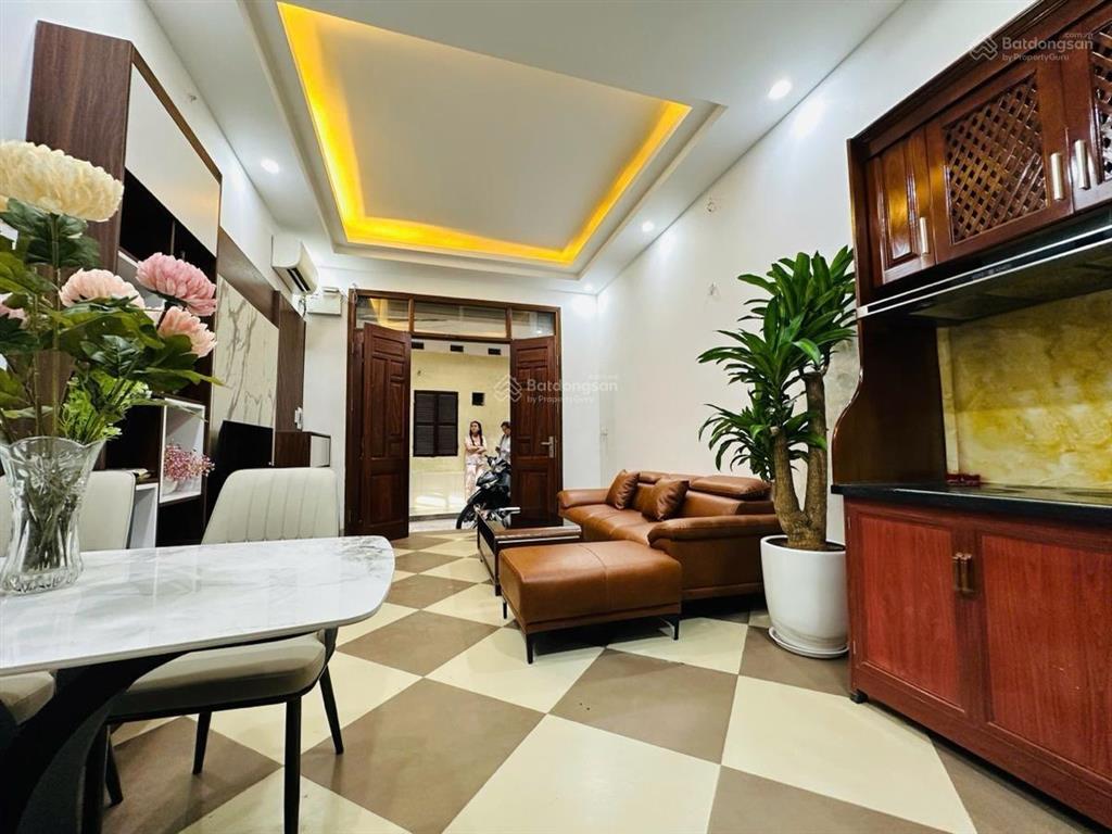 Hiếm phố tây sơn nhà mới nội thất đấy đủ ,ra mặt phố 30m ,ko quy hoạch, ko lỗi lầm dt 40m*5t