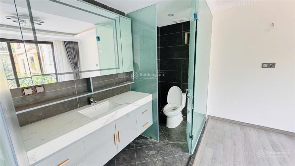 Có 102 nhà phố vip thái hà nhà mới, ko quy hoạch cách ô tô 10m, ngõ thông dt 45m2*6t thang máy