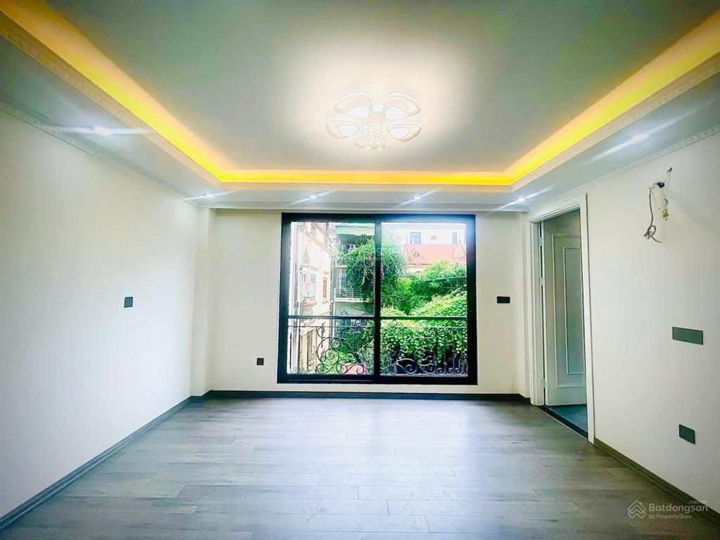 Có 102 nhà phố vip thái hà nhà mới, ko quy hoạch cách ô tô 10m, ngõ thông dt 45m2*6t thang máy