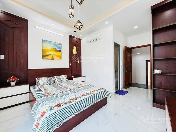 Bán gấp nhà phố thịnh quang, nhà mới dân xây ko quy hoạch. ko lỗi lầm 45m2*5t ngõ thông, xe 3 gác
