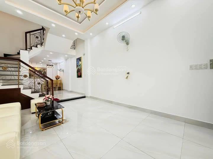 Bán gấp nhà phố thịnh quang, nhà mới dân xây ko quy hoạch. ko lỗi lầm 45m2*5t ngõ thông, xe 3 gác
