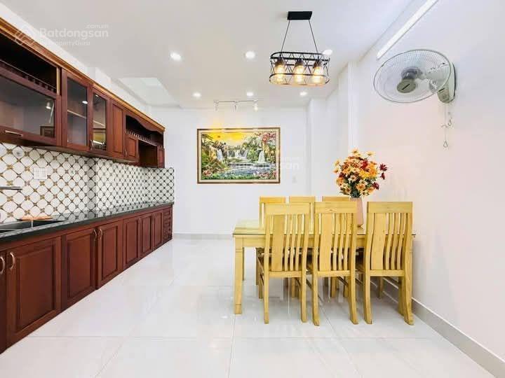 Bán gấp nhà phố thịnh quang, nhà mới dân xây ko quy hoạch. ko lỗi lầm 45m2*5t ngõ thông, xe 3 gác