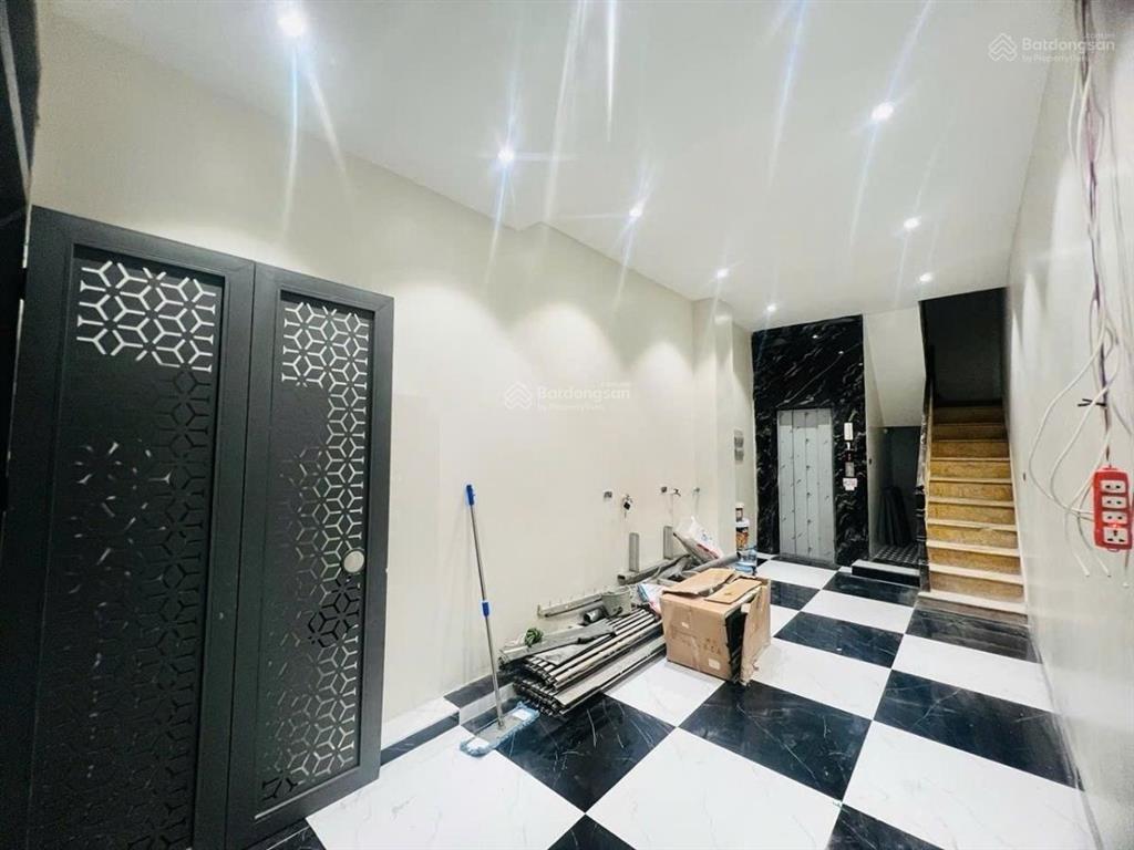 Quá hời cho người mua nhà, căn 42m2*5t phố tây sơn siêu vip mà giá chỉ nhỉnh 8 tỷ, nhà đẹp mới