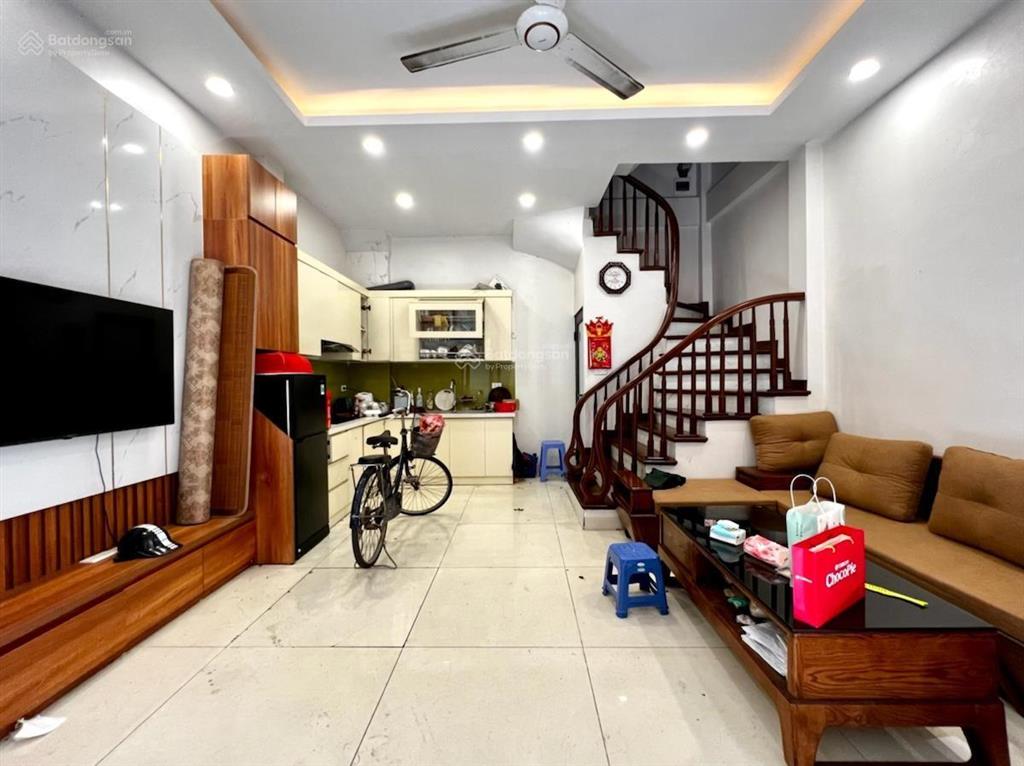 Hot chủ cần tiền bán gấp hạ chào 600tr cho căn 42m2*5t phố pháo đài láng, nhà mới ngõ thông