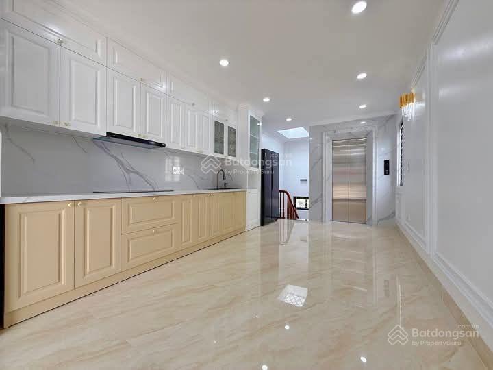 Giảm sốc 600tr cho căn 42m²*4t nhà phố hoàng cầu. nhà dân xây khung cột chắc chắn ngõ nông