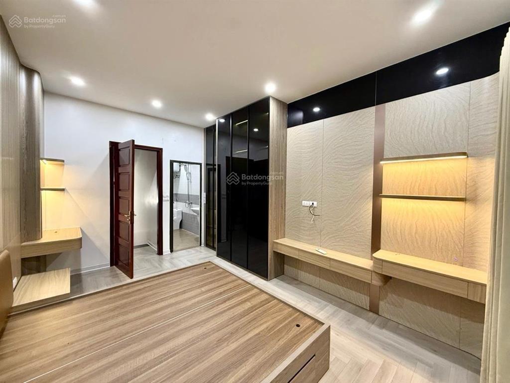 Khó tìm nhà đẹp siêu thoáng, mới xây, thang máy xịn sò, ngõ nông, ko quy hoạch phố pháo đài láng