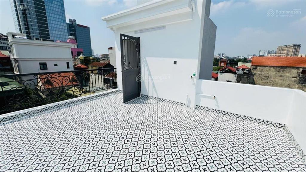 Khó tìm nhà đẹp siêu thoáng, mới xây, thang máy xịn sò, ngõ nông, ko quy hoạch phố pháo đài láng