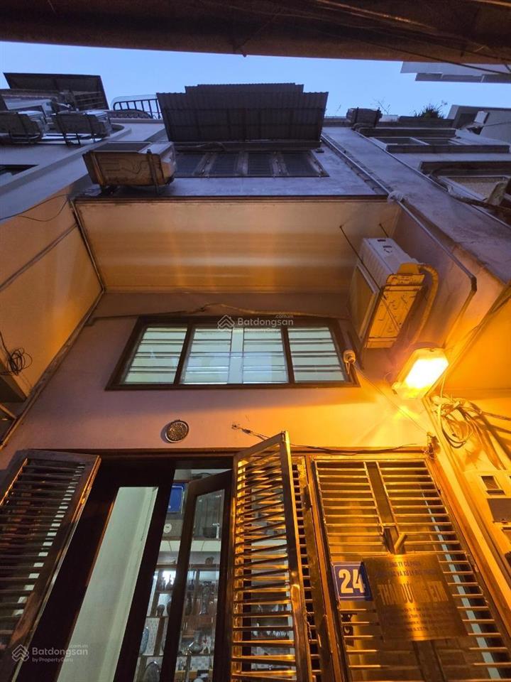 Có 102 nhà phố tôn đức thắng, nhà mới nội thất đầy đủ, ngõ nông ko quy hoạch, ko lỗi lầm 40m2*5t