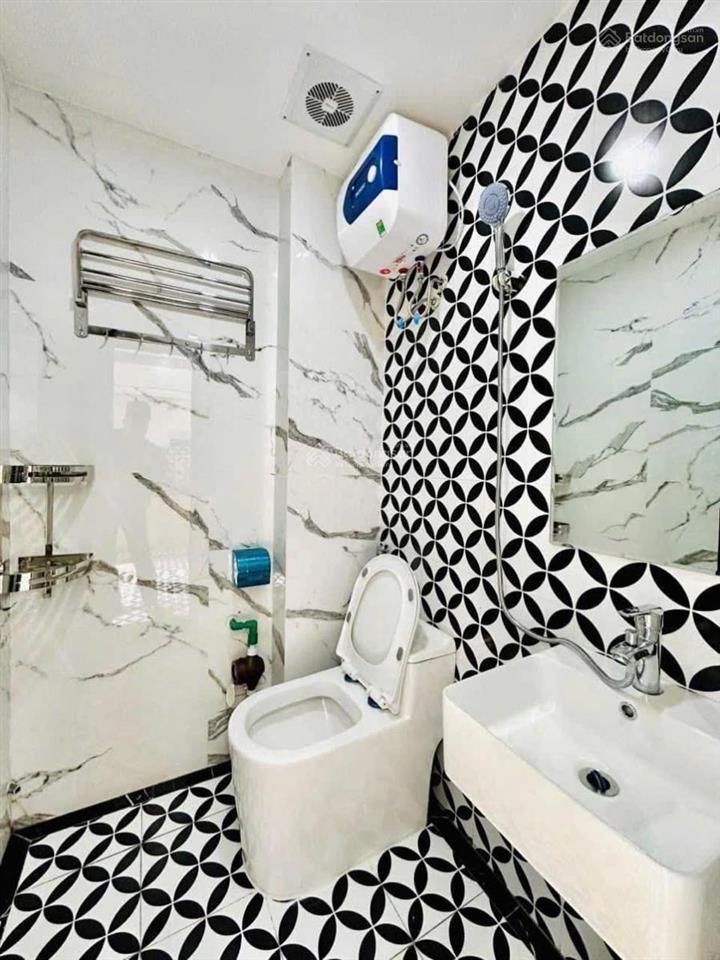 Chủ cần tiền giảm sốc 500tr cho khách chốt căn 42m*5t nhà phố hào nam, nhà mới dân xây ,ko lỗi lầm