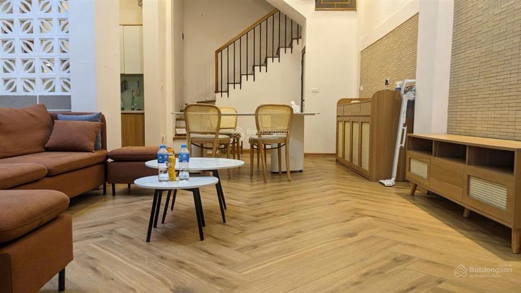 Chủ cần tiền giảm sốc 500tr cho khách chốt căn 42m*5t nhà phố hào nam, nhà mới dân xây ,ko lỗi lầm