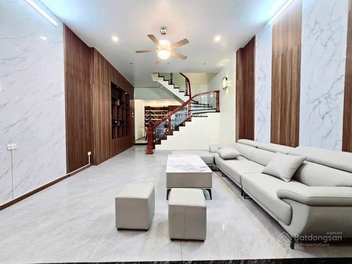 Nhà đẹp ở luôn, sát phố, 2 thoáng, ngõ thông, cách ô tô 30m, ko lỗi lầm dt 43m2*5t