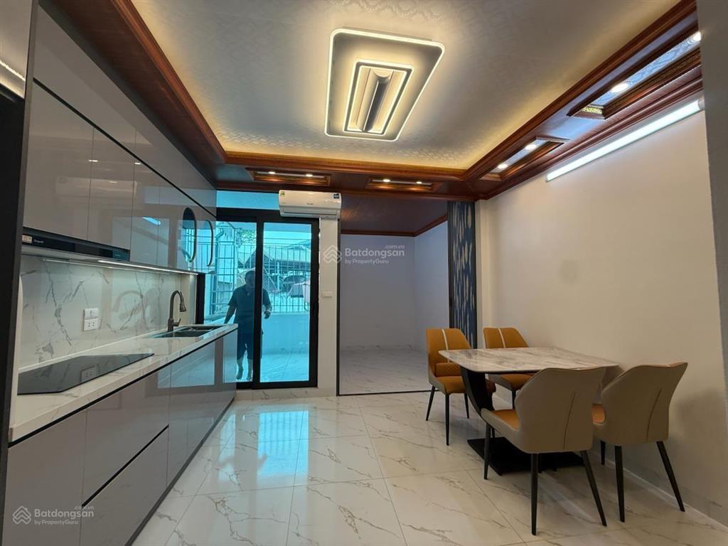 Siêu phẩm vip hào nam 6 tầng thang máy sịn sò, khu phân lô an ninh cực tốt. nhà mới ngõ nông