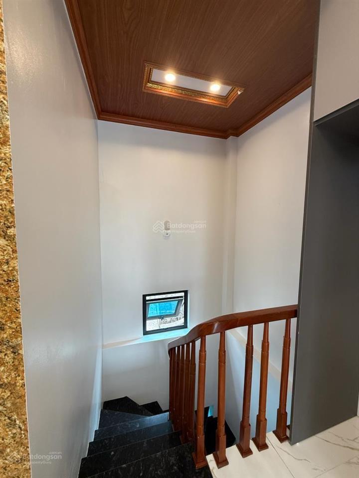 Siêu phẩm vip hào nam 6 tầng thang máy sịn sò, khu phân lô an ninh cực tốt. nhà mới ngõ nông