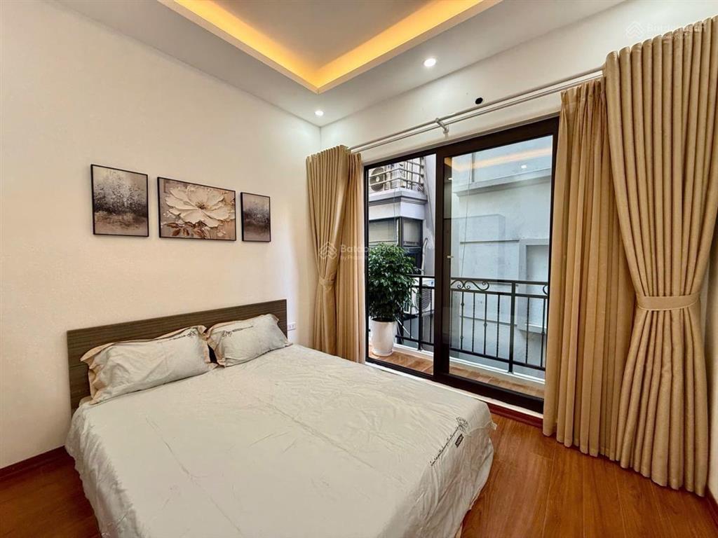 Nhà siêu vip 6 tầng thang máy ngõ to 3m thông tứ tung, nội thất đấy đủ, ko quy hoạch phố láng hạ