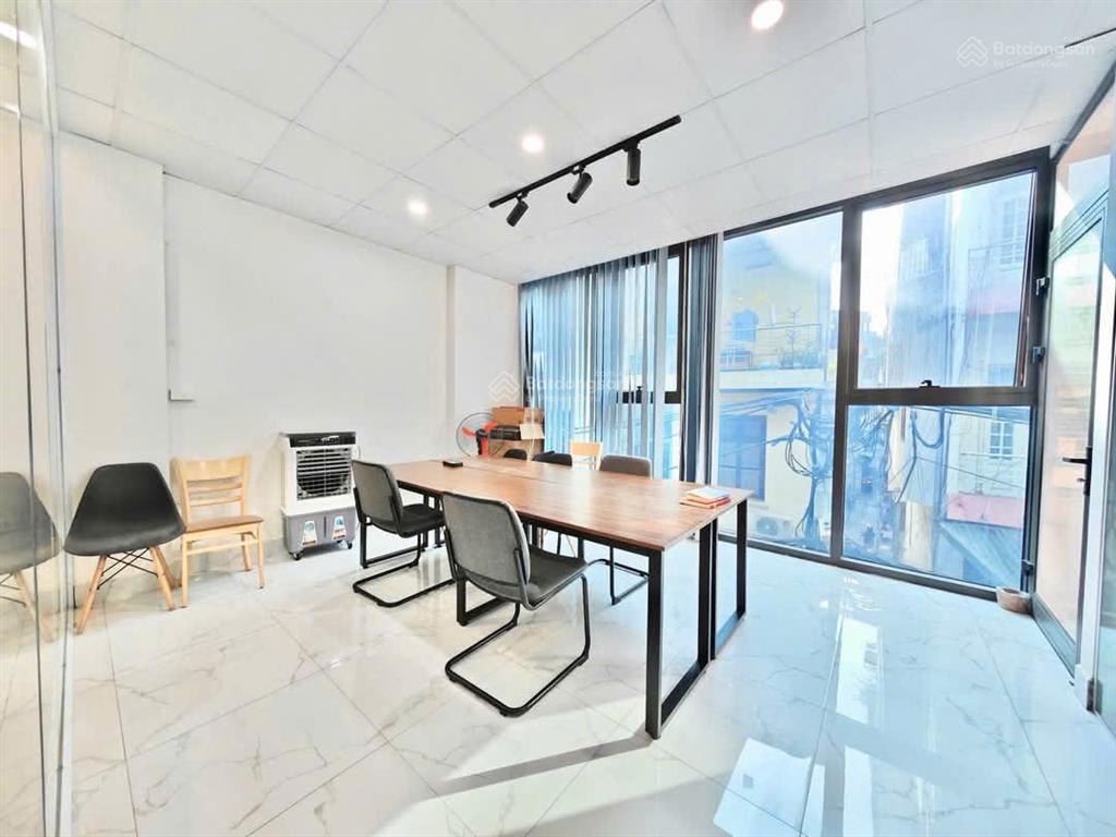 Cho thuê sàn văn phòng nguyễn xiển 150m2 16tr điện nước giá nhà nước bãi để xe rộng