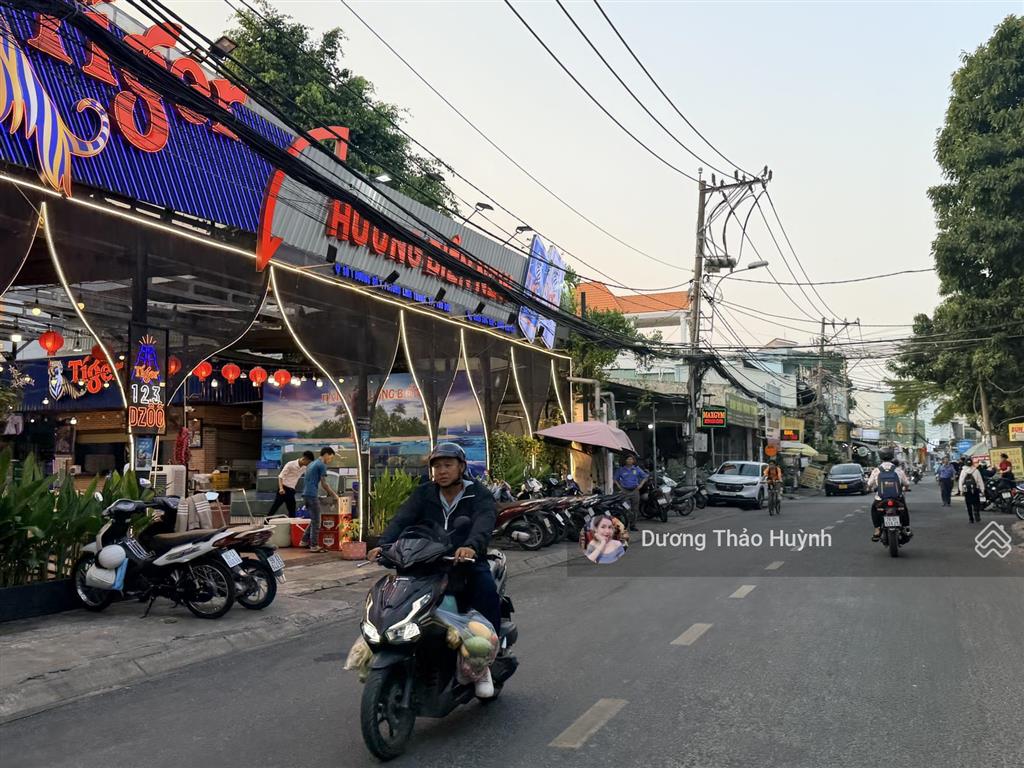 Hoàng diệu 2  bán dãy chdv 2 tầng 207m2= 9,8m*21m  thu nhập 40 triệu/tháng đường nhựa thông oto