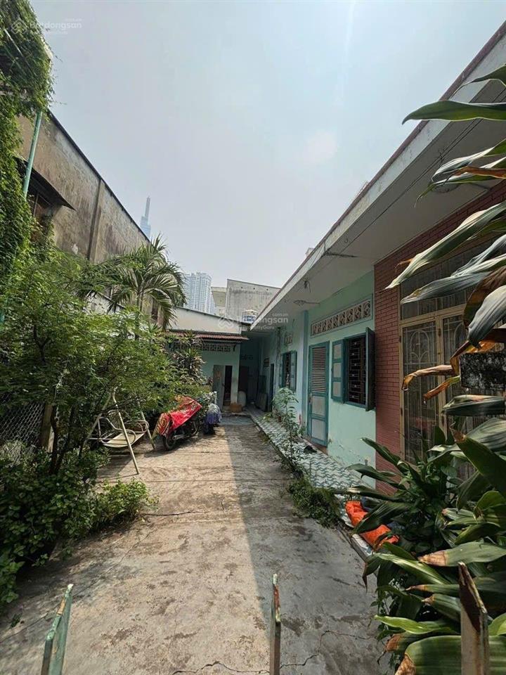 Cách sở thú là quận 1  diện tích khủng lý tưởng để xây chdv 182m ngang 12m sổ vuông a4 1216m