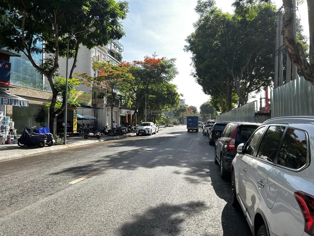 Cho thuê nhà mặt phố việt hưng, 100m2, 5 tầng thang máy, giá 30tr. vỉa hè ô tô tránh làm văn phòng