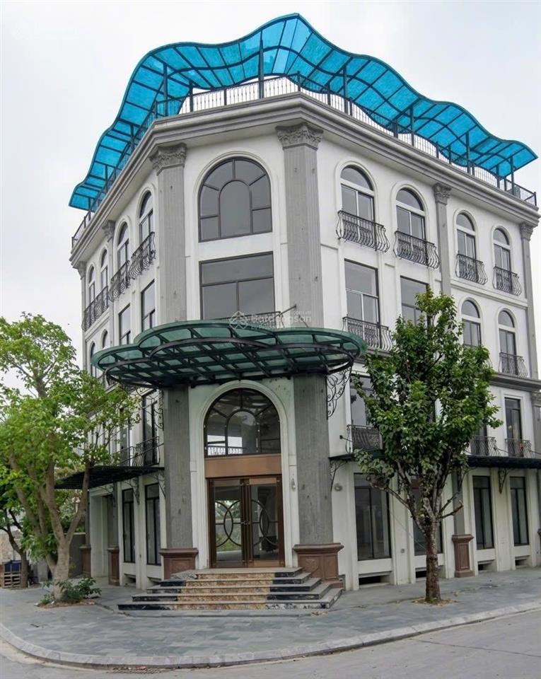 Cho thuê toà văn phòng phố việt hưng, lô góc, vỉa hè rộng. 300m2, 6 tầng thang máy thông sàn, 80tr.
