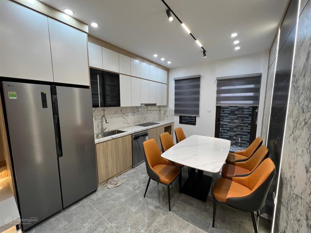Bán nhà ngõ 94 thượng thanh, lô góc, xe vf3 thông. 35m2, 4 tầng, 6.1 tỷ. gần đường ô tô tránh đỗ.