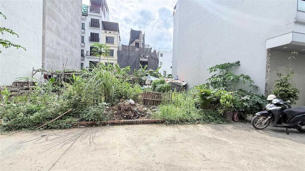 Bán đất ngọc thụy  bồ đề, ô tô 7 chỗ ra vào đất. 52m2, mt 4.1m, giá 8.3 tỷ. gần trường việt pháp
