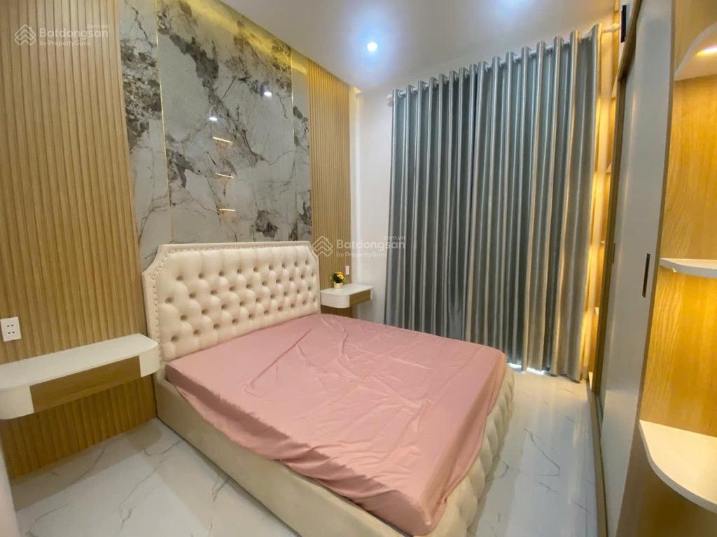 Nhỉnh 5 tỷ  núi thành  ô tô tránh  nhà sẵn 3 tầng  ngay sát đường 2/9.