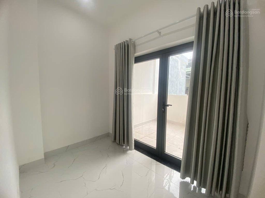 Nhỉnh 5 tỷ  núi thành  ô tô tránh  nhà sẵn 3 tầng  ngay sát đường 2/9.