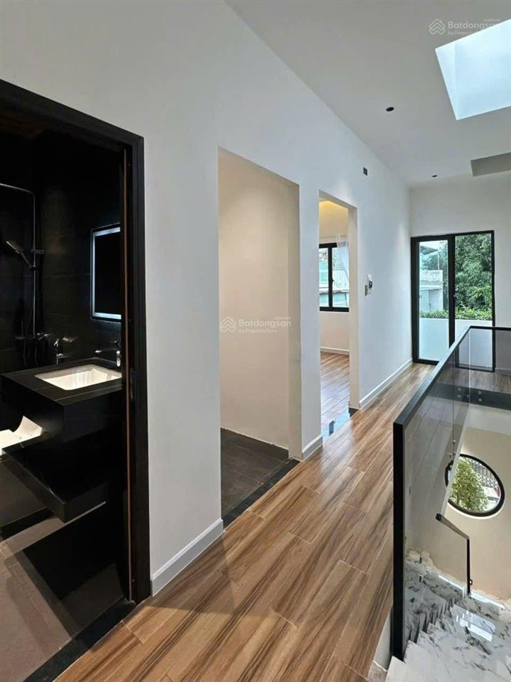 Nhà đẹp 3 tầng mới toanh kt hiện đại  k điện biên phủ đanang thông thái thị bôi giá chi 5t4