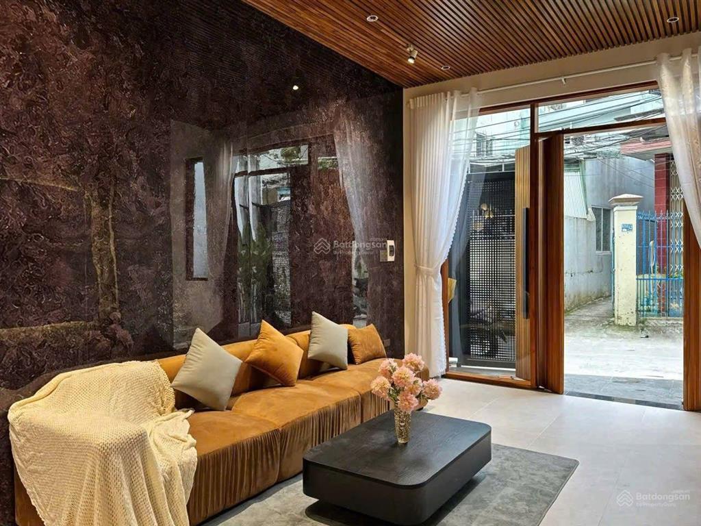 Nhà đẹp 3 tầng mới toanh kt hiện đại  k điện biên phủ đanang thông thái thị bôi giá chi 5t4