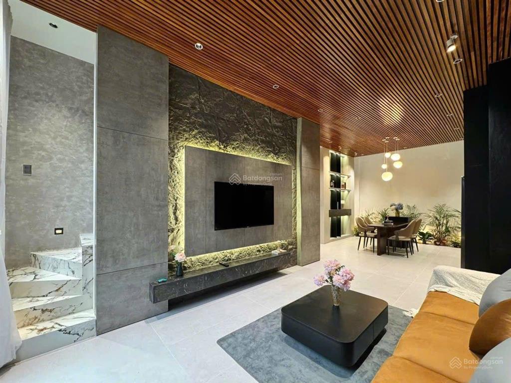 Nhà đẹp 3 tầng mới toanh kt hiện đại  k điện biên phủ đanang thông thái thị bôi giá chi 5t4